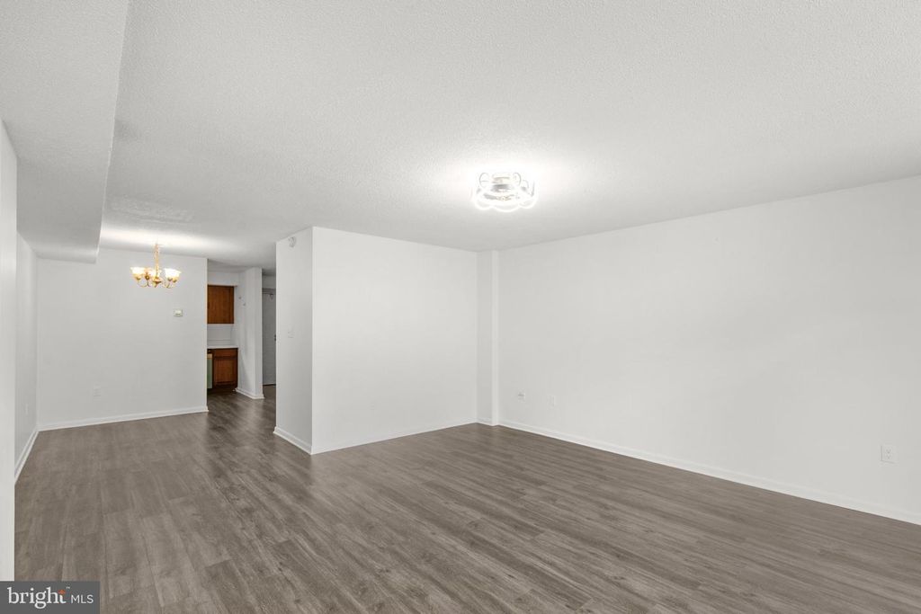 Image 13 of property listing at 228 CANAL DR #G-208, Salisbury, MD 21804
