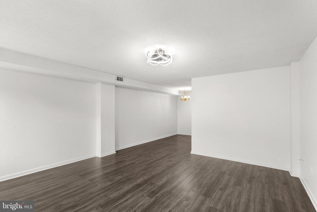 Image 14 of property listing at 228 CANAL DR #G-208, Salisbury, MD 21804