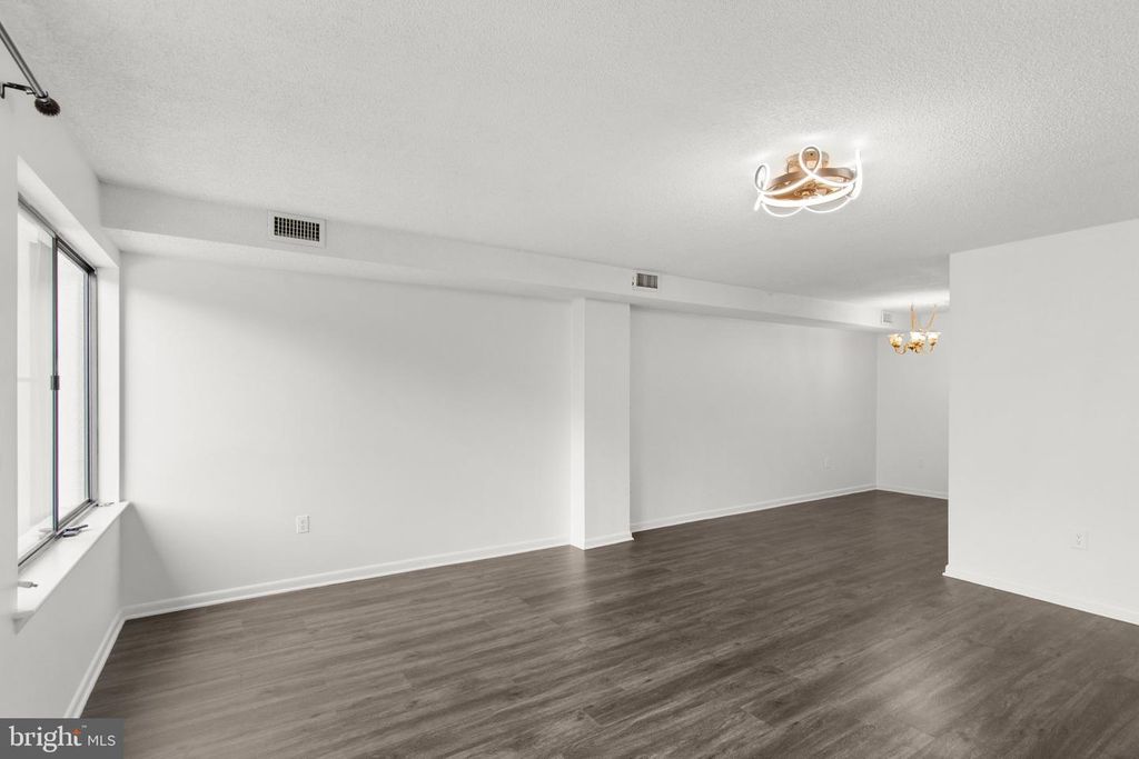 Image 15 of property listing at 228 CANAL DR #G-208, Salisbury, MD 21804