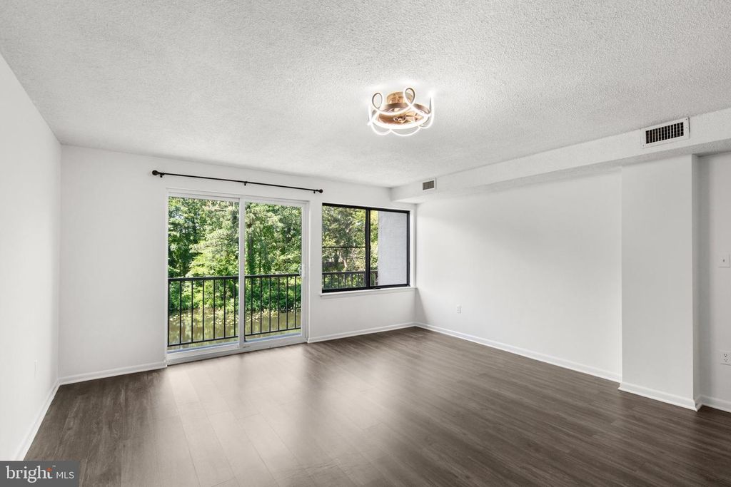 Image 16 of property listing at 228 CANAL DR #G-208, Salisbury, MD 21804