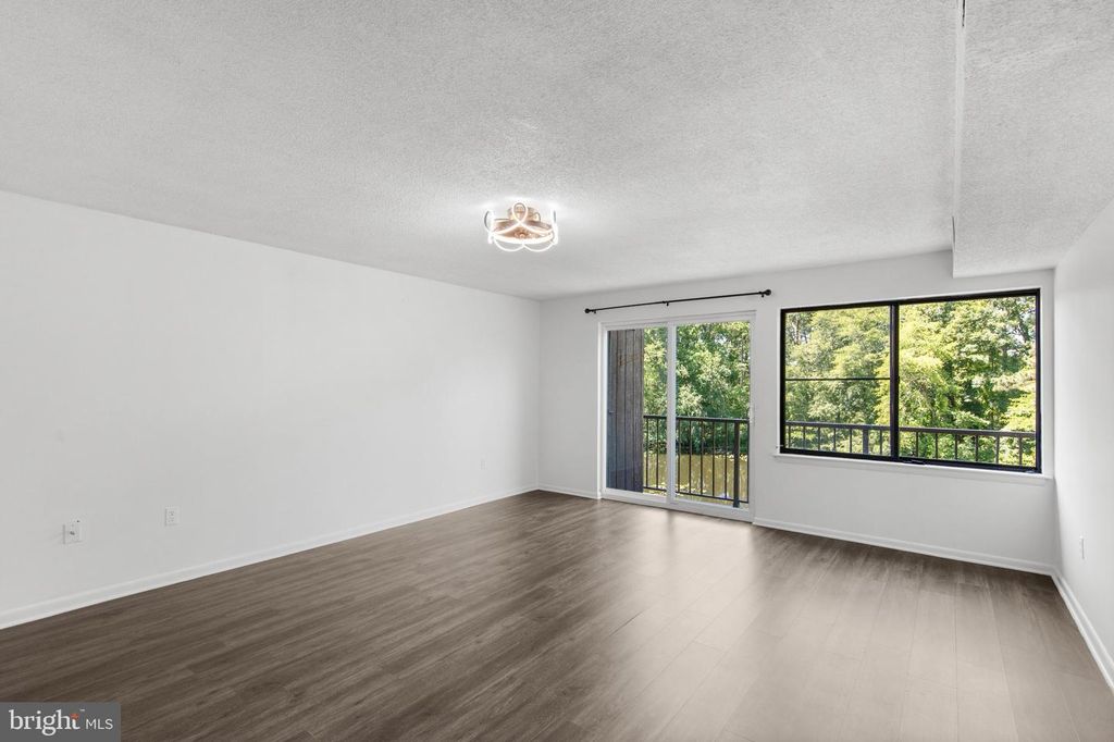 Image 17 of property listing at 228 CANAL DR #G-208, Salisbury, MD 21804