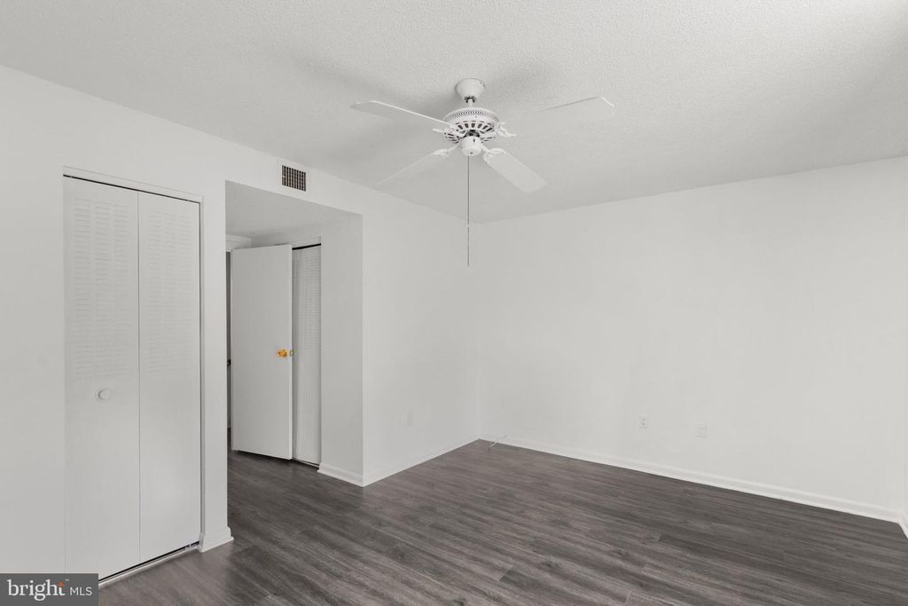 Image 3 of property listing at 228 CANAL DR #G-208, Salisbury, MD 21804