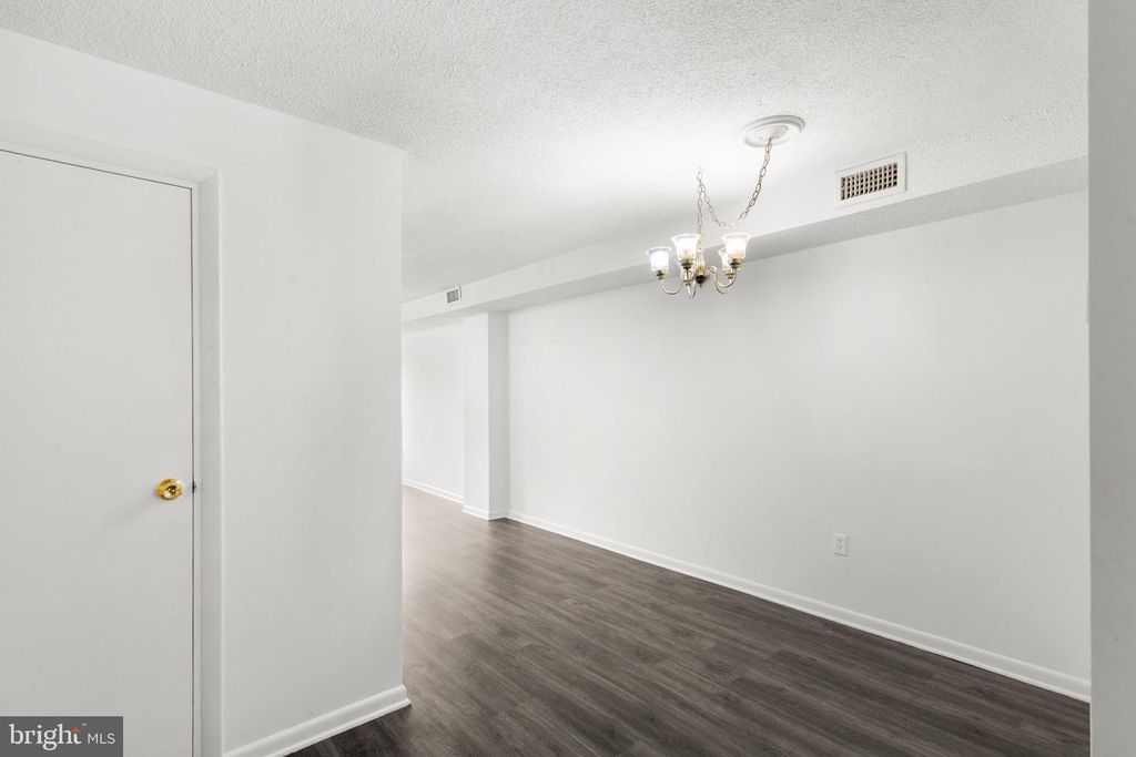 Image 21 of property listing at 228 CANAL DR #G-208, Salisbury, MD 21804