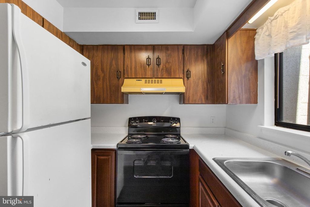 Image 24 of property listing at 228 CANAL DR #G-208, Salisbury, MD 21804