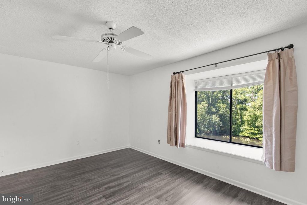 Image 4 of property listing at 228 CANAL DR #G-208, Salisbury, MD 21804
