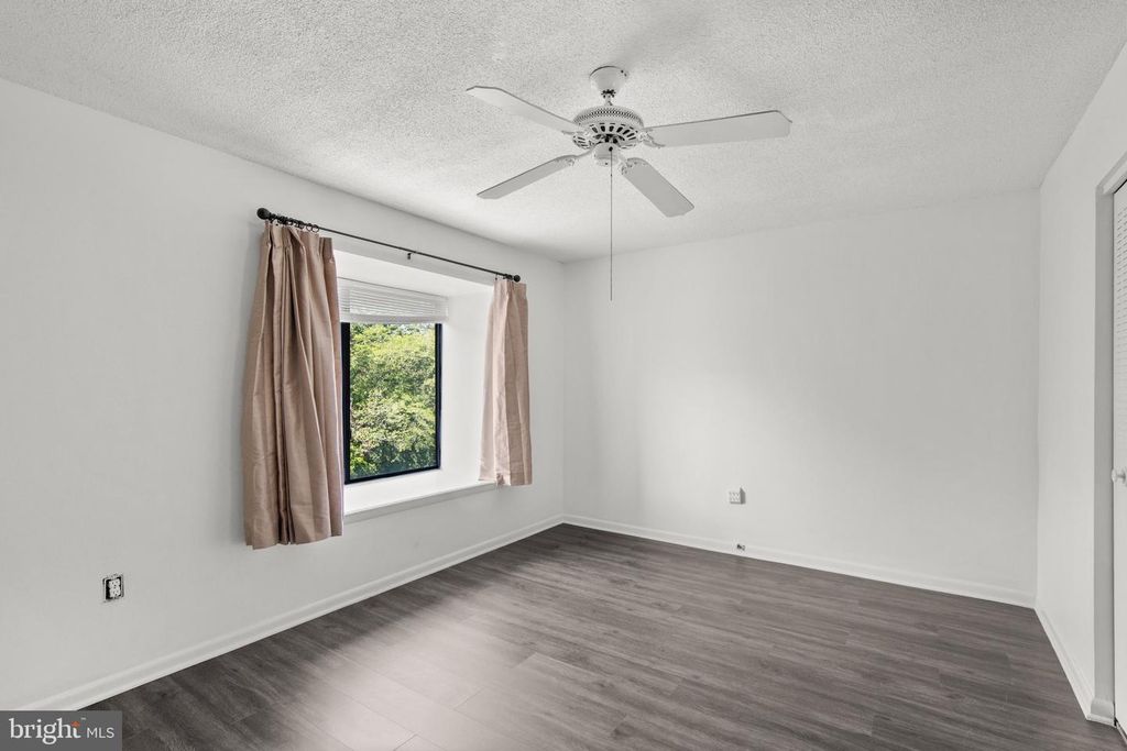 Image 5 of property listing at 228 CANAL DR #G-208, Salisbury, MD 21804