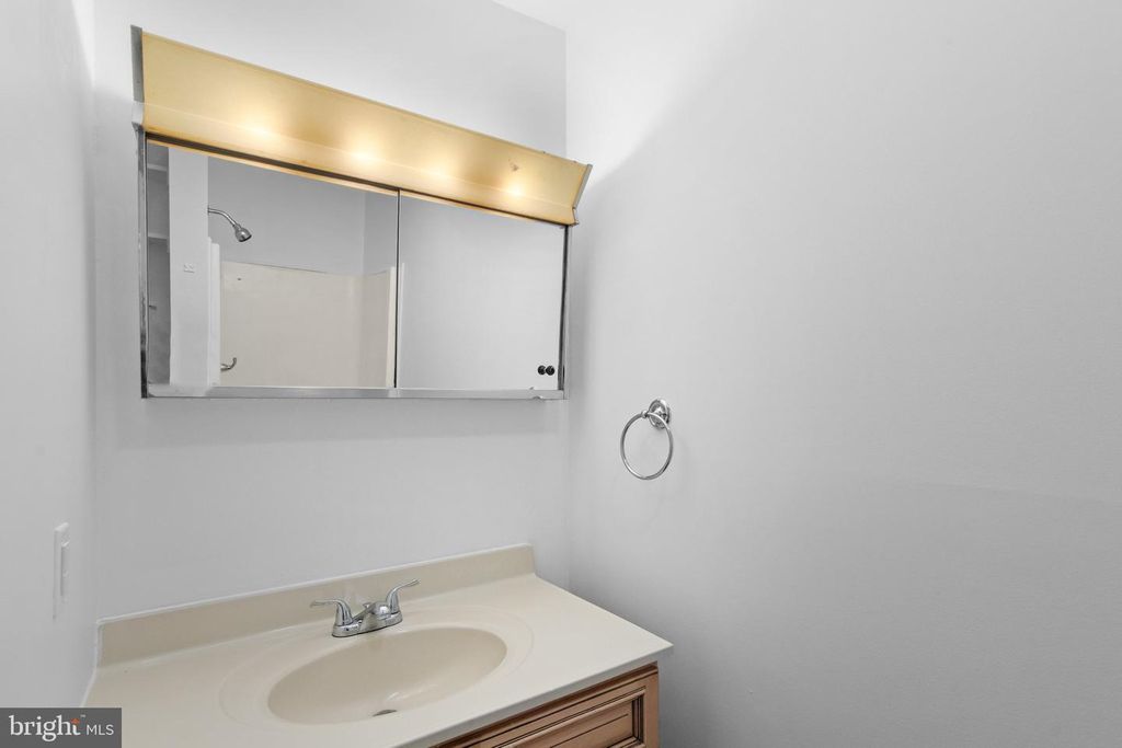 Image 6 of property listing at 228 CANAL DR #G-208, Salisbury, MD 21804