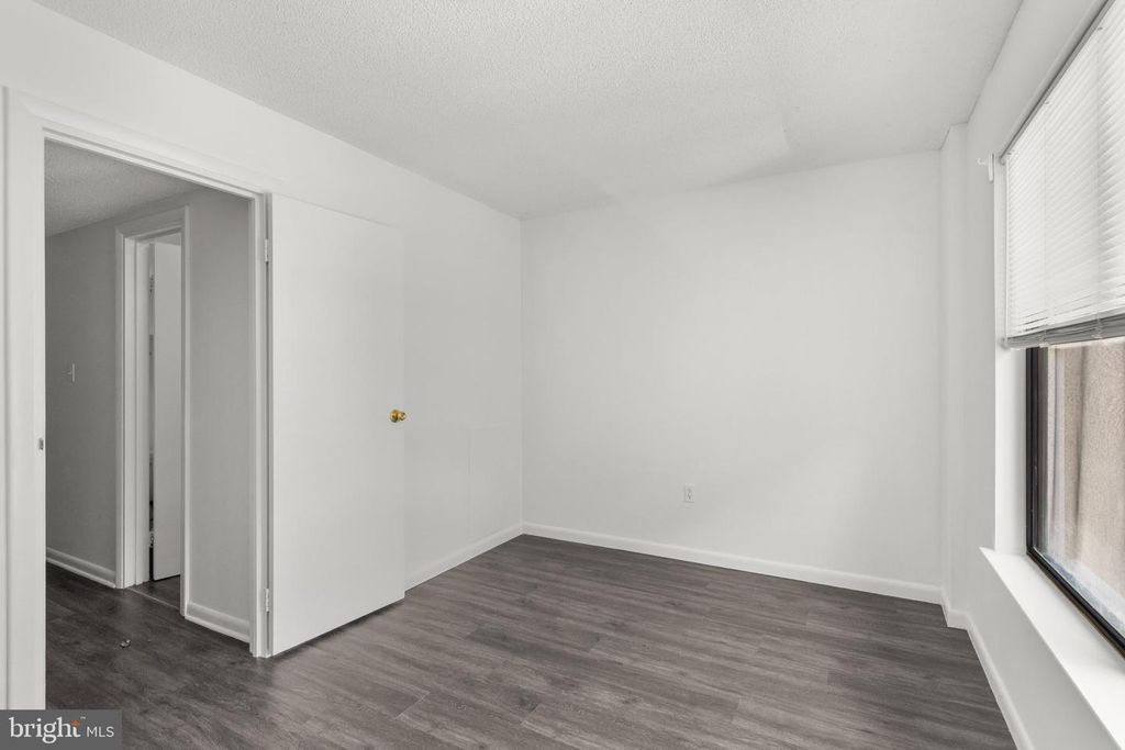 Image 7 of property listing at 228 CANAL DR #G-208, Salisbury, MD 21804