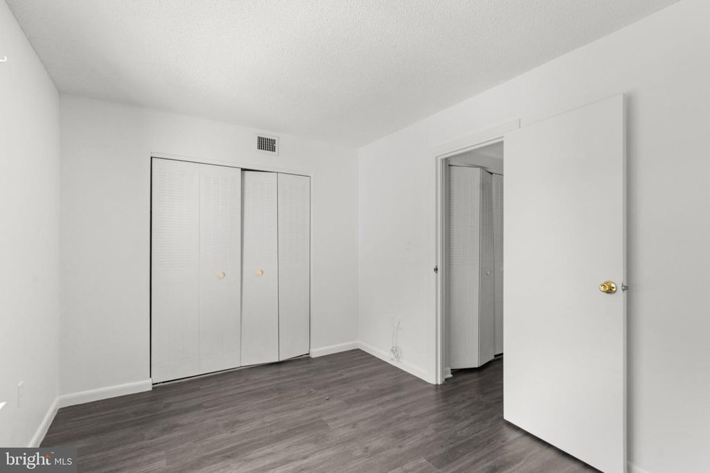Image 8 of property listing at 228 CANAL DR #G-208, Salisbury, MD 21804