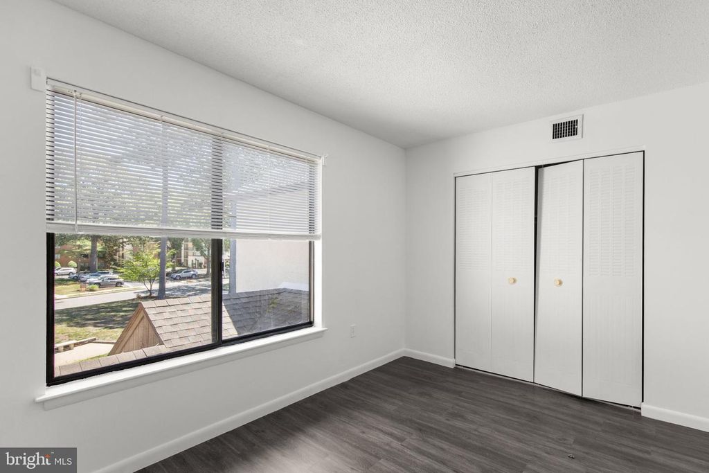 Image 9 of property listing at 228 CANAL DR #G-208, Salisbury, MD 21804