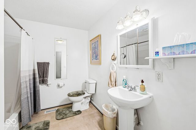 105 W Pierce, Whitestown, IN 46075