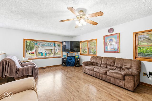 105 W Pierce, Whitestown, IN 46075