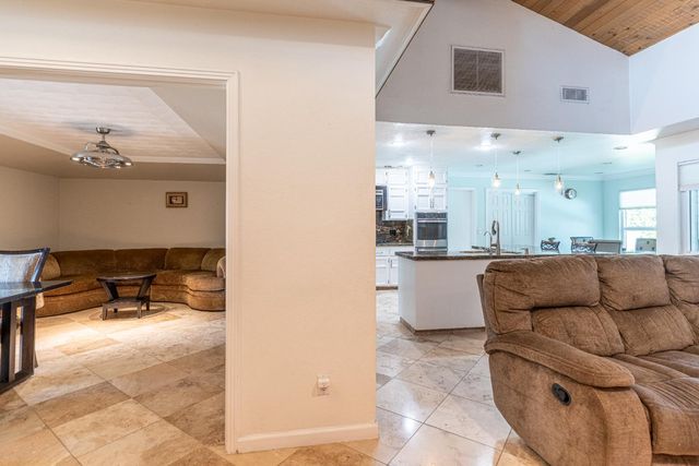 561 Pierce Drive, Clovis, CA 93612