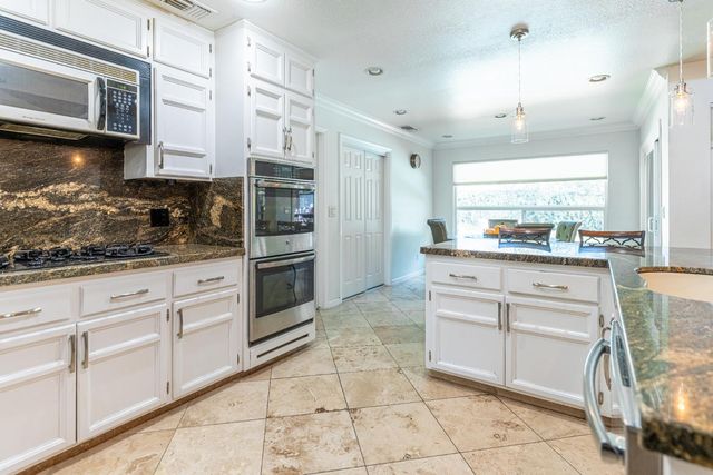 561 Pierce Drive, Clovis, CA 93612