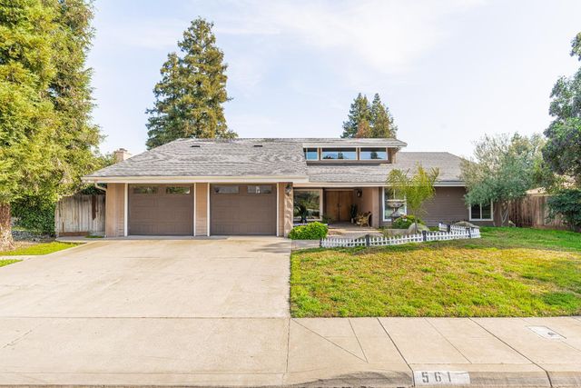 561 Pierce Drive, Clovis, CA 93612