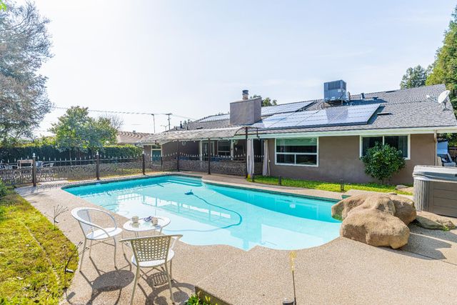 561 Pierce Drive, Clovis, CA 93612