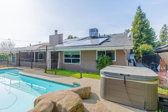 561 Pierce Drive, Clovis, CA 93612