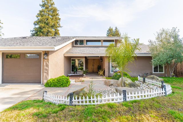 561 Pierce Drive, Clovis, CA 93612