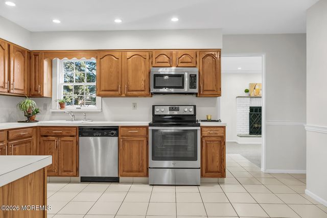 7 Meadow Court, Hazlet, NJ 07730