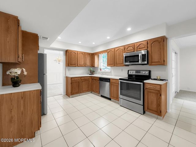 7 Meadow Court, Hazlet, NJ 07730