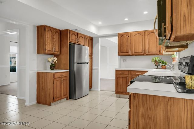 7 Meadow Court, Hazlet, NJ 07730