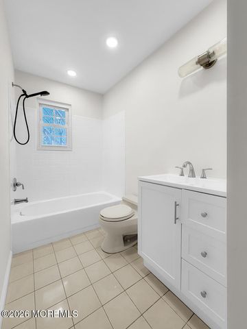 7 Meadow Court, Hazlet, NJ 07730