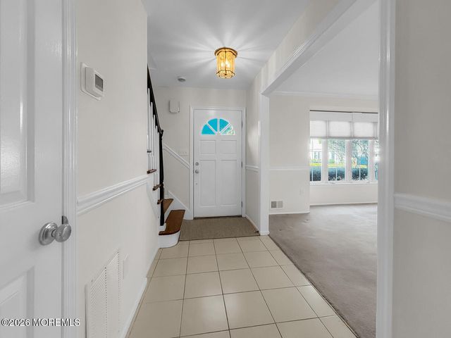 7 Meadow Court, Hazlet, NJ 07730