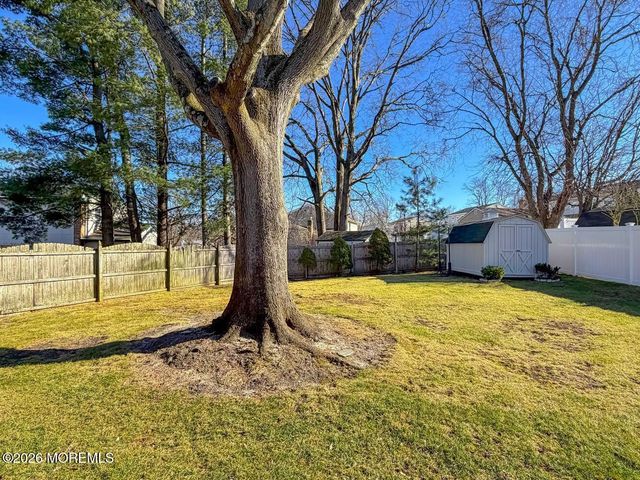 7 Meadow Court, Hazlet, NJ 07730