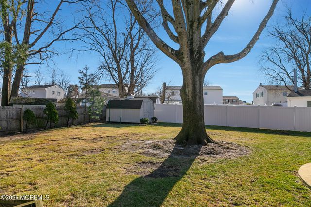 7 Meadow Court, Hazlet, NJ 07730