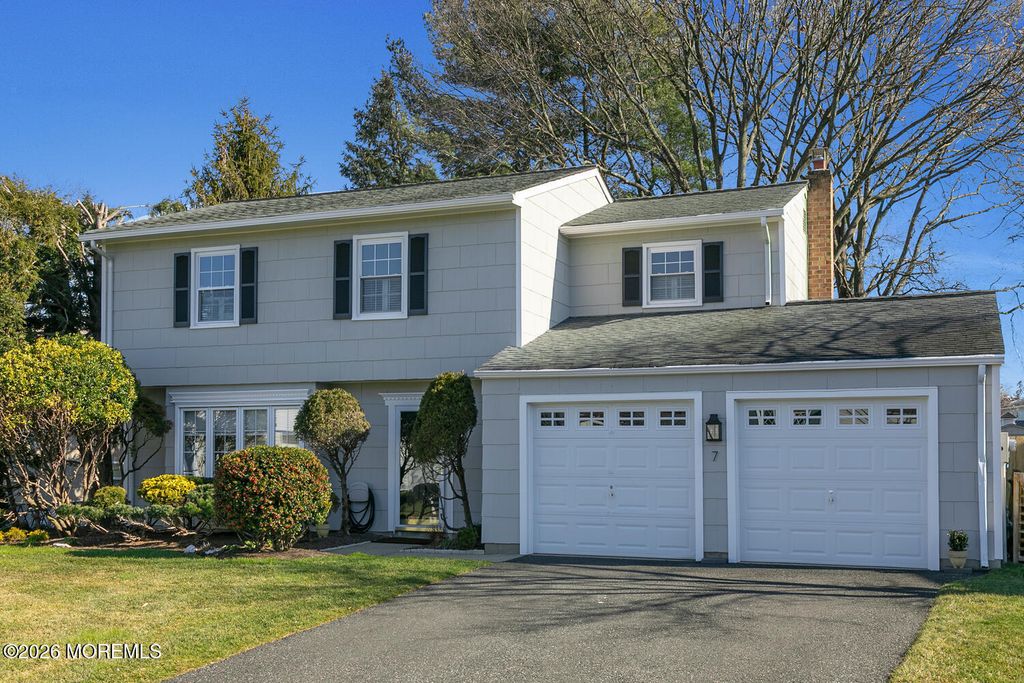 7 Meadow Court, Hazlet, NJ 07730