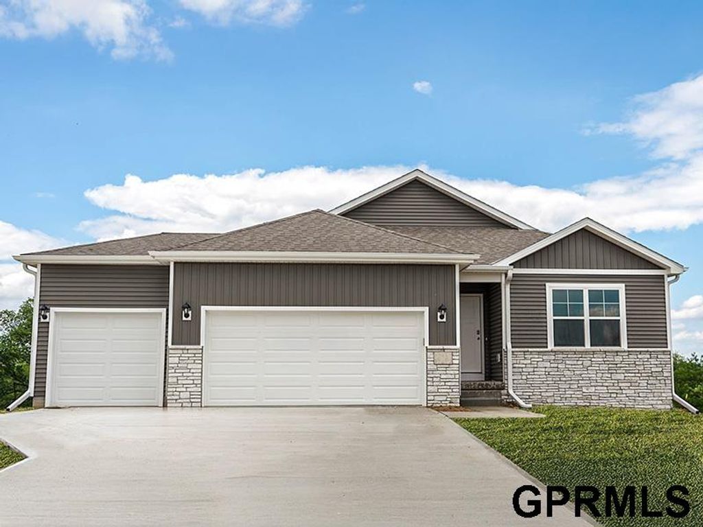 5569 N 186th Avenue, Elkhorn, NE 68022