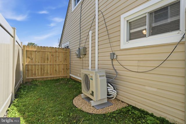 75 IVY HILL RD, Levittown, PA 19057