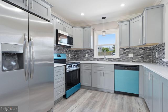 75 IVY HILL RD, Levittown, PA 19057
