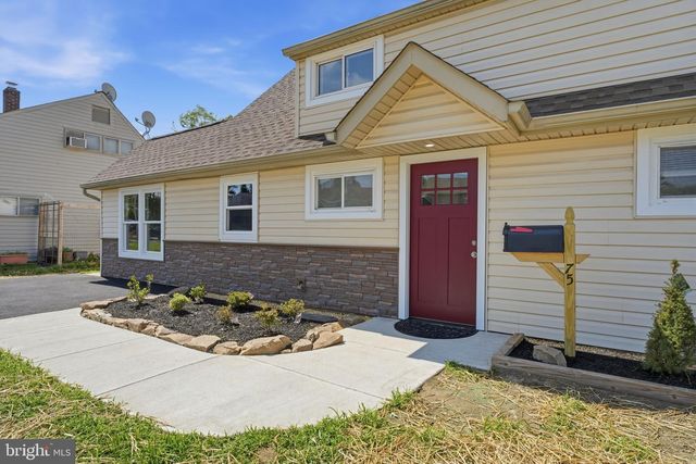75 IVY HILL RD, Levittown, PA 19057