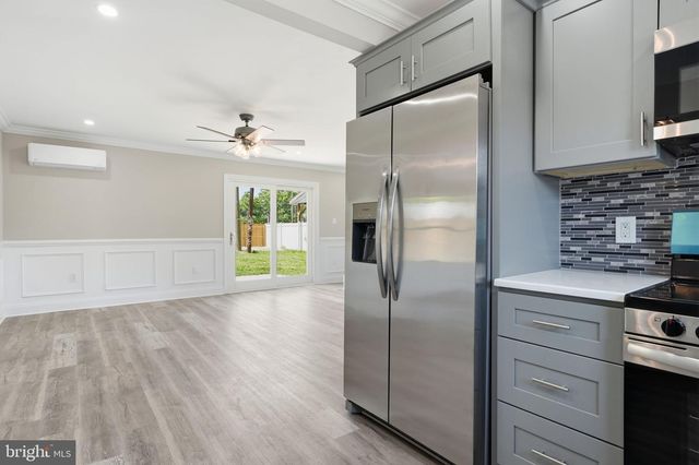 75 IVY HILL RD, Levittown, PA 19057