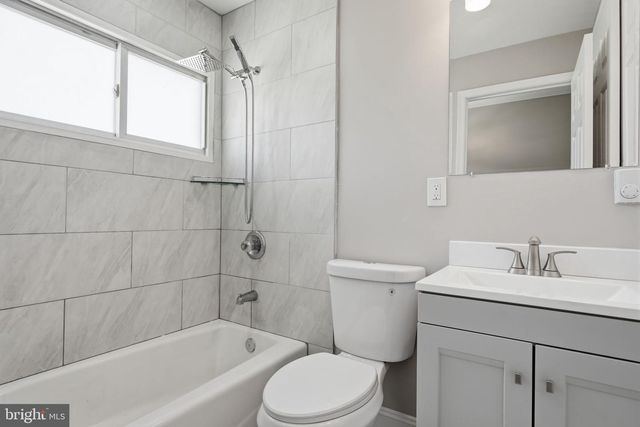75 IVY HILL RD, Levittown, PA 19057