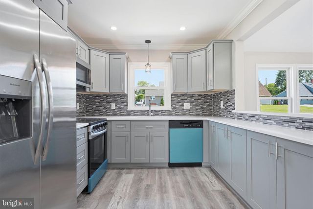 75 IVY HILL RD, Levittown, PA 19057