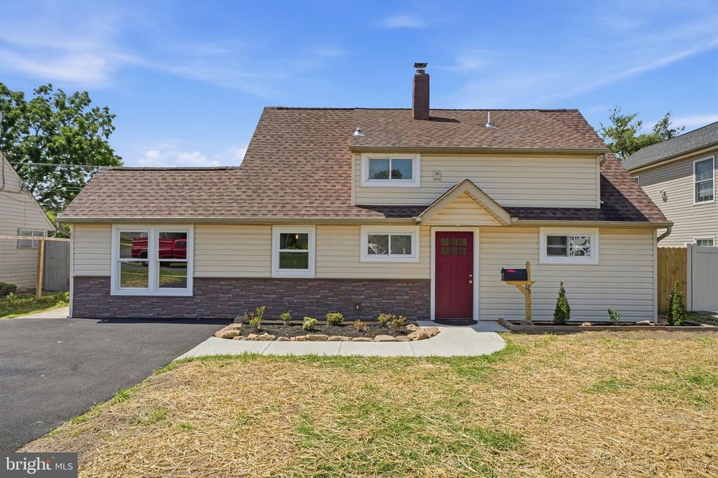 75 IVY HILL RD, Levittown, PA 19057