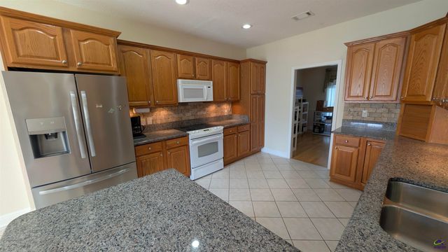 600 Bay Laurel Circle, Warner Robins, GA 31088