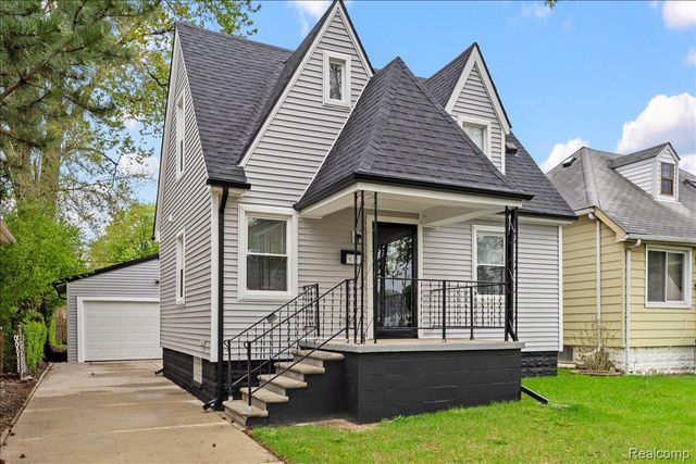 612 W Brockton Avenue, Madison Heights, MI 48071