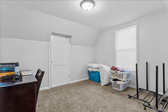 612 W Brockton Avenue, Madison Heights, MI 48071