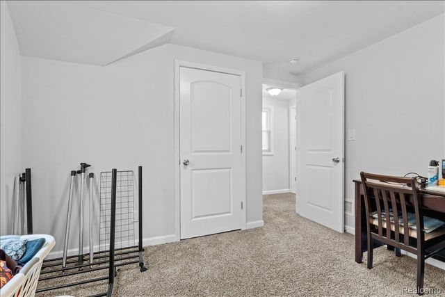 612 W Brockton Avenue, Madison Heights, MI 48071