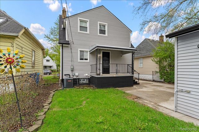 612 W Brockton Avenue, Madison Heights, MI 48071