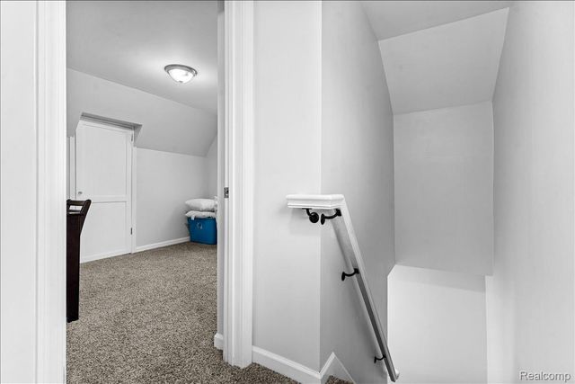 612 W Brockton Avenue, Madison Heights, MI 48071