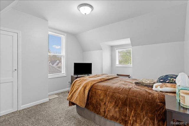 612 W Brockton Avenue, Madison Heights, MI 48071