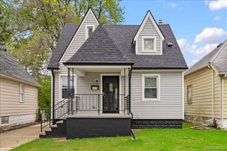 612 W Brockton Avenue, Madison Heights, MI 48071