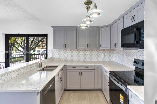 4705 SW 62nd Ave 204, Davie, FL 33314