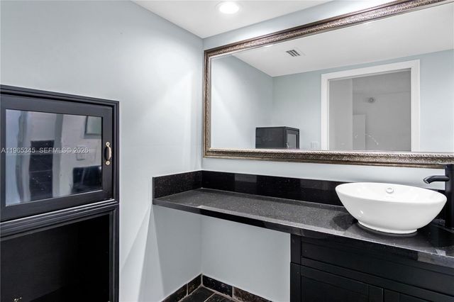 4705 SW 62nd Ave 204, Davie, FL 33314