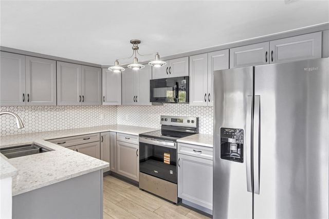 4705 SW 62nd Ave 204, Davie, FL 33314