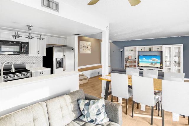 4705 SW 62nd Ave 204, Davie, FL 33314